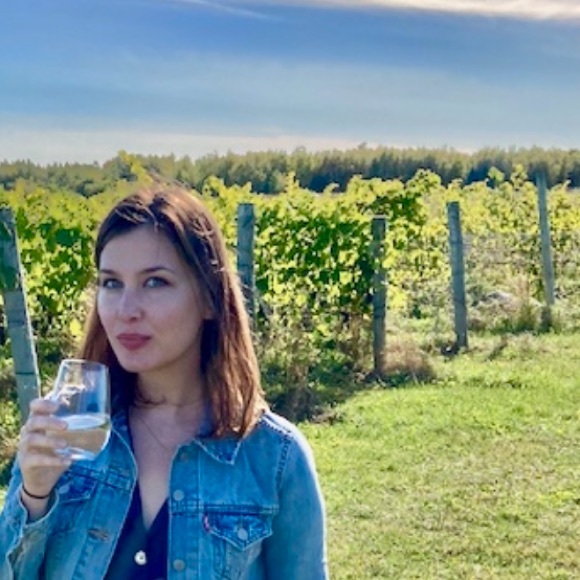 Meet your Posher, Alexia - Picture 1 of 1